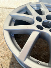 Laden Sie das Bild in den Galerie-Viewer, 1x Alufelge 17 Zoll 7.0&quot; 5x114.3 HL44471 Toyota Corolla Verso Rim Wheel