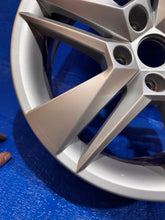 Laden Sie das Bild in den Galerie-Viewer, 1x Alufelge 17 Zoll 6.5&quot; 5x112 3V0601025BH 3V0601025BG Skoda Superb Iii