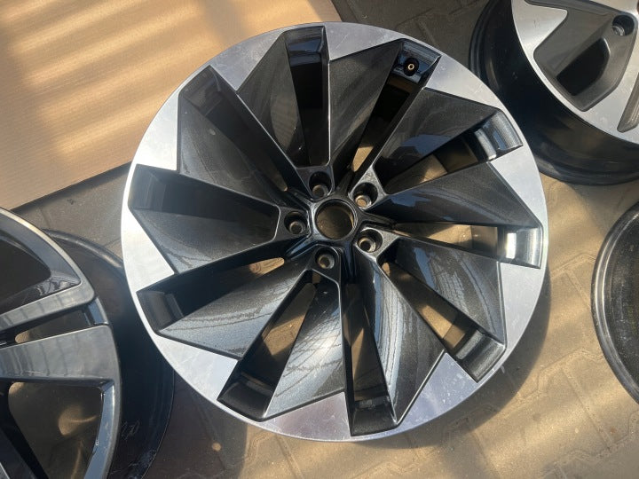 1x Alufelge 21 Zoll 8.5" 5x112 40ET 5LA601025L Skoda Enyaq Rim Wheel FEL3027635544tr