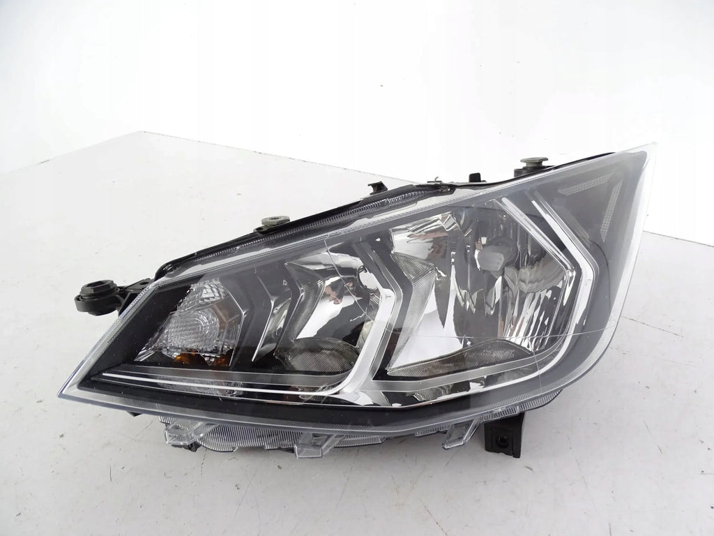 Frontscheinwerfer Seat I Ibiza V 6F1941015B Ein Stück (Rechts oder Links)