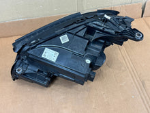 Laden Sie das Bild in den Galerie-Viewer, Frontscheinwerfer Mercedes-Benz W213 A2139062606 Full LED Rechts Headlight SCH8550230490pl