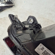 Load image into Gallery viewer, Frontscheinwerfer VW Passat 3J1941005 Full LED Ein Stück (Rechts oder Links) SCH5995836907fu