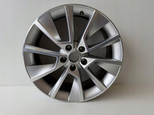 Laden Sie das Bild in den Galerie-Viewer, 1x Alufelge 18 Zoll 57A601025D Skoda Karoq Rim Wheel FEL4774863566ao