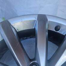 Laden Sie das Bild in den Galerie-Viewer, 1x Alufelge 17 Zoll 7.0" 5x112 34ET Glanz Silber 5N0601025AN VW Tiguan Rim Wheel FEL6836723591sk