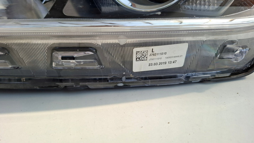 Frontscheinwerfer Kia Ceed 92101-J7050 Links Scheinwerfer Headlight