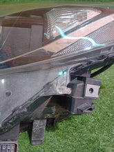 Laden Sie das Bild in den Galerie-Viewer, Frontscheinwerfer Mazda III CSC28636 Links Scheinwerfer Headlight SCH1040321508zn