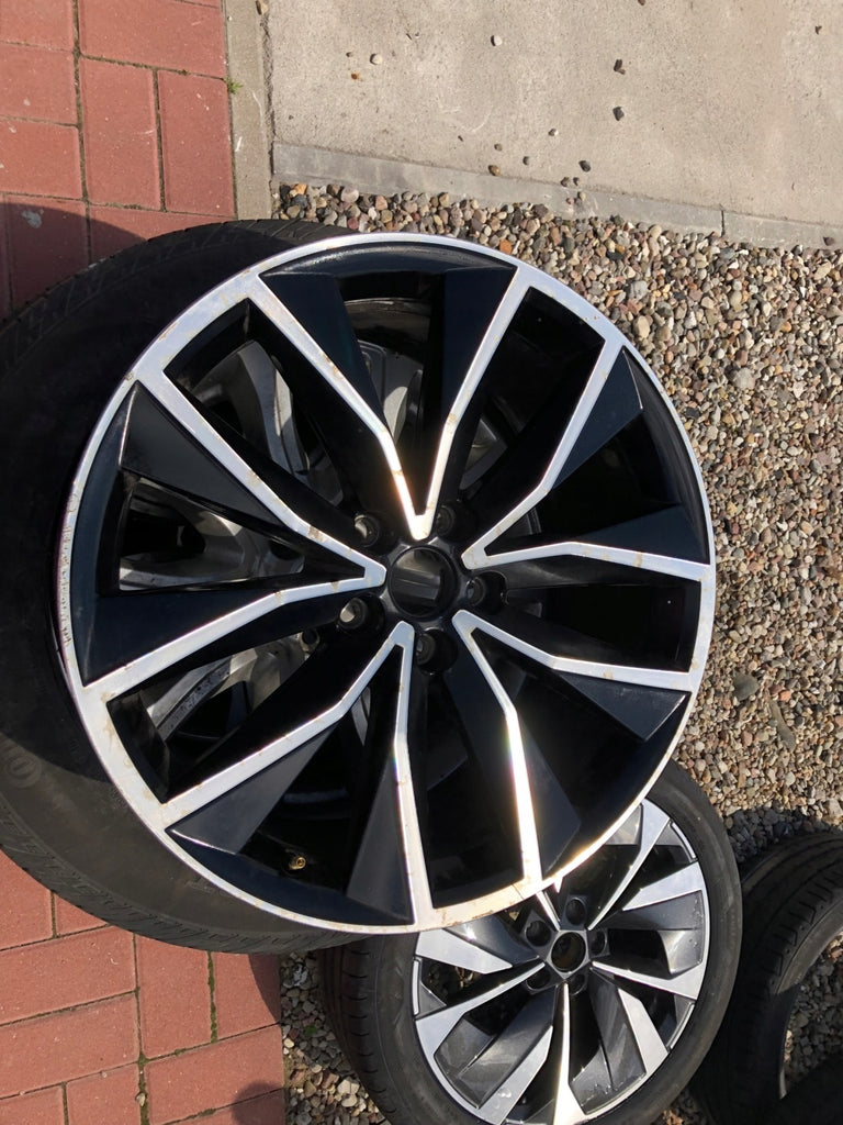 1x Alufelge 19 Zoll 8.0" 5x112 45ET Glanz Schwarz 575601025F Seat Ateca FEL1951087463rh
