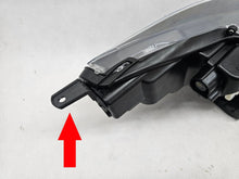 Load image into Gallery viewer, Frontscheinwerfer Toyota 4 Yaris SPP8711 Links Scheinwerfer Headlight