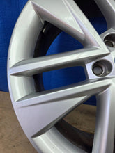 Laden Sie das Bild in den Galerie-Viewer, 1x Alufelge 17 Zoll 6V0601025C Skoda Fabia I Rim Wheel FEL7369096506pa