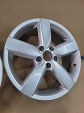 Laden Sie das Bild in den Galerie-Viewer, 1x Alufelge 17 Zoll 7.0&quot; 5x112 54ET 5K0601025AA VW Golf Vi Rim Wheel
