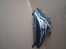 Laden Sie das Bild in den Galerie-Viewer, Frontscheinwerfer Toyota Yaris Rechts Scheinwerfer Headlight SCH3237965905me
