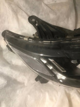 Laden Sie das Bild in den Galerie-Viewer, Frontscheinwerfer Mitsubishi Outlander III 8301D3-32 LED Rechts Headlight