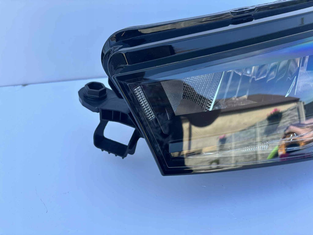 Frontscheinwerfer Skoda Fabia I 6VB941015 LED Ein Stück (Rechts oder Links)