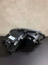 Laden Sie das Bild in den Galerie-Viewer, Frontscheinwerfer VW Touran Caddy I Links Scheinwerfer Headlight SCH6380839814bg