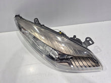 Laden Sie das Bild in den Galerie-Viewer, Frontscheinwerfer Renault Megane III 260100021R Xenon Rechts Headlight SCH7005937849mo