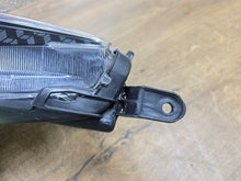 Laden Sie das Bild in den Galerie-Viewer, Frontscheinwerfer Toyota 4 Yaris Rechts Scheinwerfer Headlight
