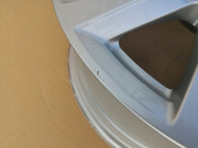 Laden Sie das Bild in den Galerie-Viewer, 1x Alufelge 16 Zoll 6.5" 5x100 40ET Glanz Silber 82A601025C Audi A1 Rim Wheel FEL9711871795qi