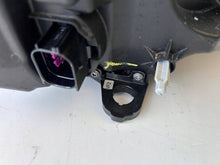 Laden Sie das Bild in den Galerie-Viewer, Frontscheinwerfer Audi A1 82A941033F Links Scheinwerfer Headlight SCH7903002511ly