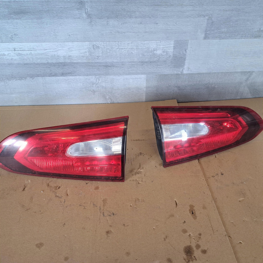 Rückleuchte Mercedes-Benz W247 A2479066400 Ein Stück (Rechts oder Links)