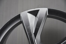 Load image into Gallery viewer, 1x Alufelge 18 Zoll 8.0" 5x112 40ET Glanz Silber 8W0601025EJ Audi Rim Wheel FEL8488590188so