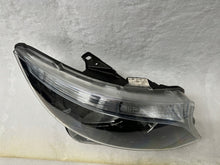 Laden Sie das Bild in den Galerie-Viewer, Frontscheinwerfer Mercedes-Benz Vito W447 A4479067800 Rechts Headlight SCH5531607982zs