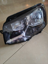 Laden Sie das Bild in den Galerie-Viewer, Frontscheinwerfer VW Transporter 046708 Links Scheinwerfer Headlight SCH2051352430tl
