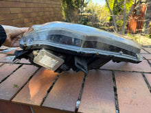 Laden Sie das Bild in den Galerie-Viewer, Frontscheinwerfer Mitsubishi Lancer I 170415 Rechts Scheinwerfer Headlight SCH5880058287qu