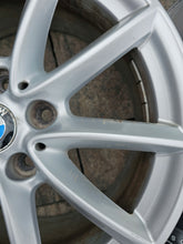 Laden Sie das Bild in den Galerie-Viewer, 4x Alufelge 17 Zoll 7.5" 5x112 52ET Glanz Silber 6856061 BMW F45 F39 X1 F48 FEL6150238017ee