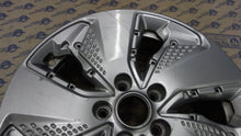 Laden Sie das Bild in den Galerie-Viewer, 1x Alufelge 17 Zoll 7.0" 5x114.3 50ET 52910-K4000 Hyundai Kona Rim Wheel FEL3751032918rk