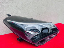 Load image into Gallery viewer, Frontscheinwerfer Toyota Yaris Rechts Scheinwerfer Headlight