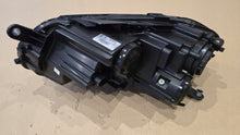 Laden Sie das Bild in den Galerie-Viewer, Frontscheinwerfer VW Passat B7 3AB941006 FALSE Scheinwerfer Headlight SCH2245279581gk