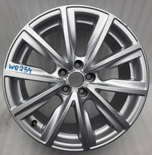 Laden Sie das Bild in den Galerie-Viewer, 1x Alufelge 17 Zoll 7.5" 5x100 36ET Glanz Silber 8X0601025CD Audi A1 Rim Wheel FEL3225300175em
