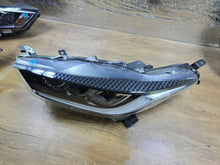 Laden Sie das Bild in den Galerie-Viewer, Frontscheinwerfer Toyota IV Yaris Links Scheinwerfer Headlight SCH2964032926mn
