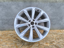 Laden Sie das Bild in den Galerie-Viewer, 1x Alufelge 20 Zoll 8.5&quot; 5x112 4K9601025B Audi A6 C8 Rim Wheel