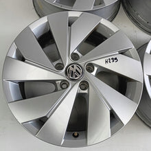 Laden Sie das Bild in den Galerie-Viewer, 4x Alufelge 17 Zoll 6.5" 5x112 46ET 5H0601025B VW Golf VIII Touran I Rim Wheel FEL8048546517si