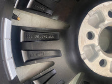 Laden Sie das Bild in den Galerie-Viewer, 1x Alufelge 17 Zoll 6.5&quot; 5x100 40ET 685601025 Skoda Kamiq Rim Wheel