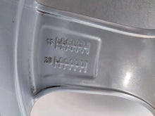 Laden Sie das Bild in den Galerie-Viewer, 1x Alufelge 17 Zoll 7.5&quot; 5x112 49ET Glanz Silber 5G0601025BG VW Golf Vii