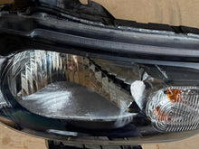 Laden Sie das Bild in den Galerie-Viewer, Frontscheinwerfer Nissan Laguna III Ein Stück (Rechts oder Links) Headlight