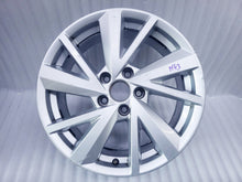 Laden Sie das Bild in den Galerie-Viewer, 1x Alufelge 17 Zoll 7.0&quot; 5x112 45ET Glanz Silber 81A601025C Audi Q2 Rim Wheel