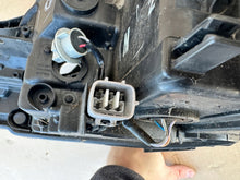 Laden Sie das Bild in den Galerie-Viewer, Frontscheinwerfer Toyota Yaris Rechts Scheinwerfer Headlight SCH4367096911qf