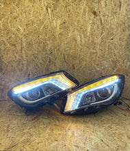 Laden Sie das Bild in den Galerie-Viewer, Frontscheinwerfer Mercedes-Benz Cla A1179067000 Xenon Rechts oder Links SCH4770930865vg