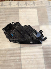 Laden Sie das Bild in den Galerie-Viewer, Frontscheinwerfer Skoda Octavia IV 5E4941015A Links Scheinwerfer Headlight SCH2370873204es