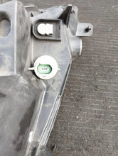 Laden Sie das Bild in den Galerie-Viewer, Frontscheinwerfer Opel Vivaro Trafic 8200701354 Links Scheinwerfer Headlight