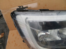 Load image into Gallery viewer, Frontscheinwerfer Renault Master III 260105567R Rechts Scheinwerfer Headlight