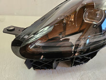 Laden Sie das Bild in den Galerie-Viewer, Frontscheinwerfer Maserati 06702930760 0030526422 LED Links Headlight SCH1328779981dq