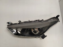 Load image into Gallery viewer, Frontscheinwerfer Toyota Yaris EUK0-6 Links Scheinwerfer Headlight SCH9517005936ba