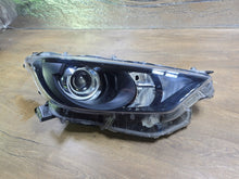 Laden Sie das Bild in den Galerie-Viewer, Frontscheinwerfer Toyota Yaris Rechts Scheinwerfer Headlight SCH3817933784qs