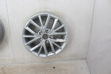 Laden Sie das Bild in den Galerie-Viewer, 1x Alufelge 17 Zoll 7.5" 5x114.3 40ET Glanz Silber 42611-YY850 Toyota Corolla FEL9713677723np