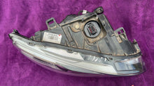 Load image into Gallery viewer, Frontscheinwerfer Volvo S60 V60 31420264 31420254 Xenon Rechts Headlight SCH9561714190oe