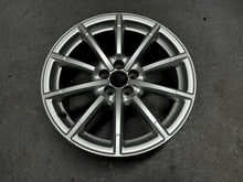 Laden Sie das Bild in den Galerie-Viewer, 1x Alufelge 17 Zoll 7.5" 5x100 36ET Glanz Silber 8X0601025BM Audi Rim Wheel FEL5467320054gp